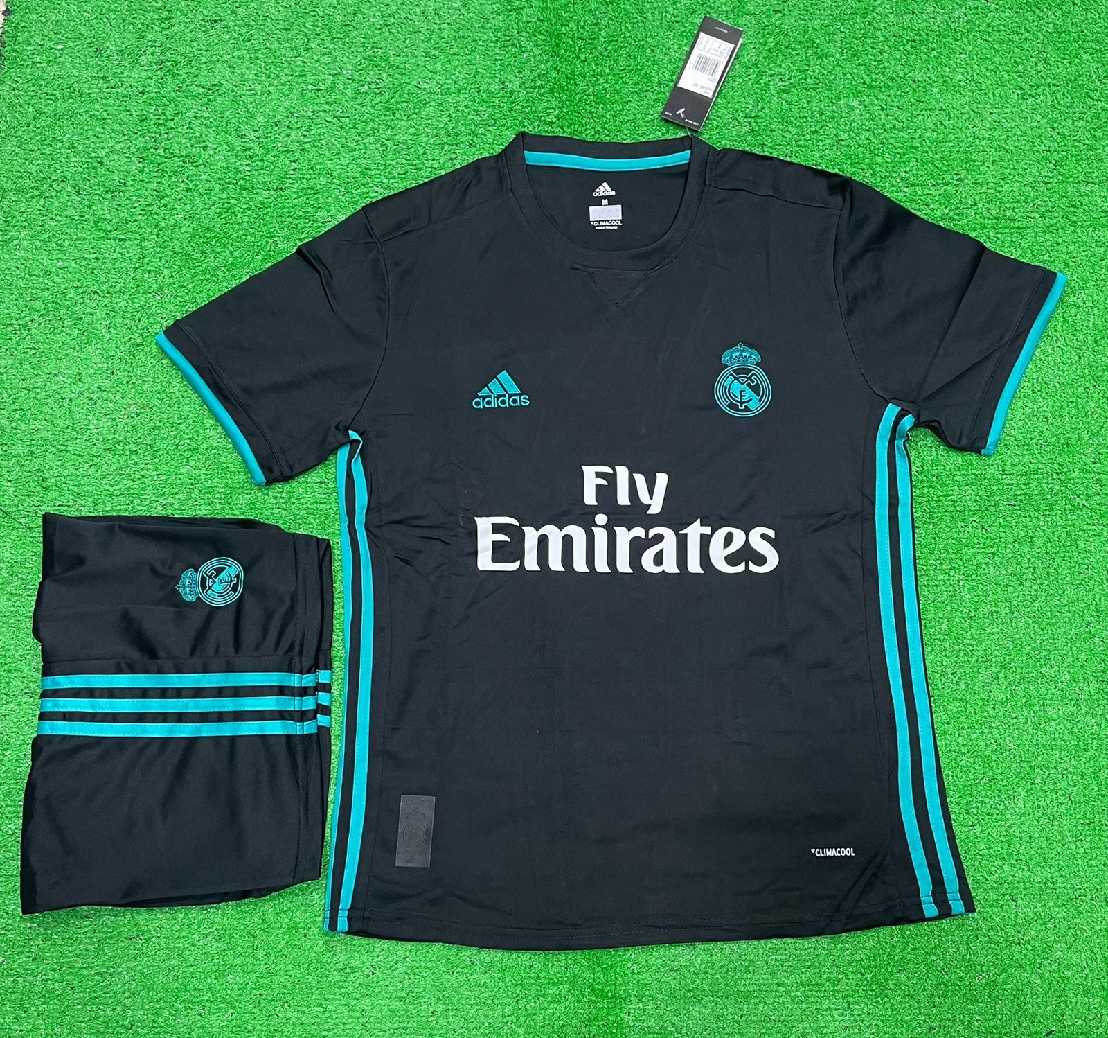 Retro Real Madrid Ronaldo Away Jersey & Shorts 2017/18