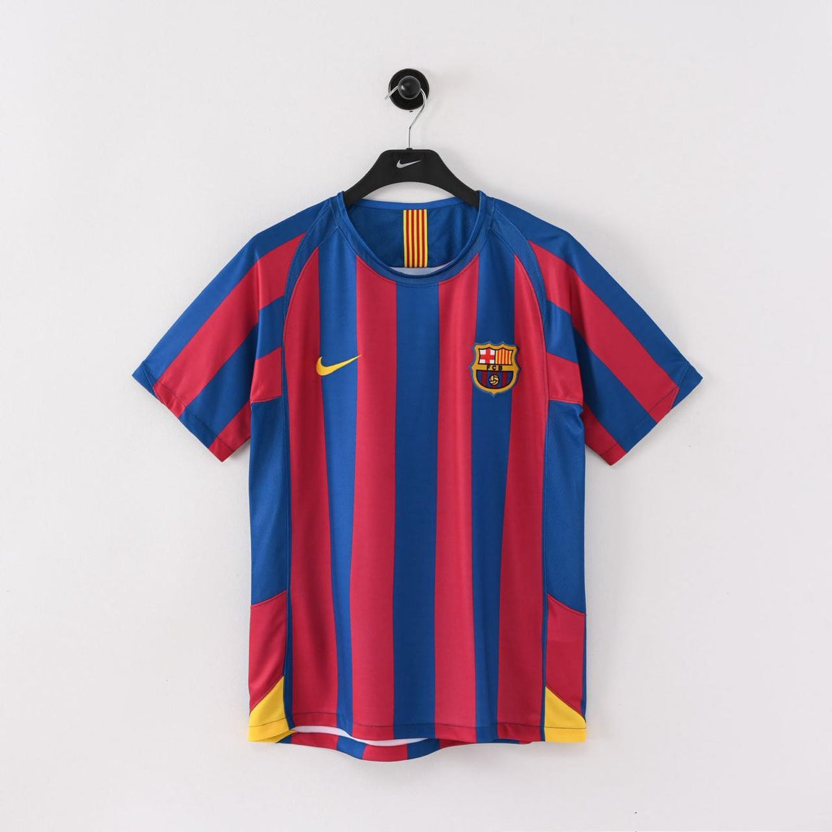 Retro Barcelona Home Jersey 2005/06