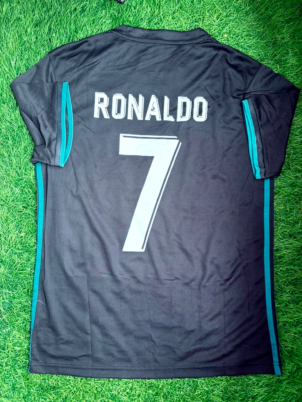 Retro Real Madrid Ronaldo Away Jersey & Shorts 2017/18