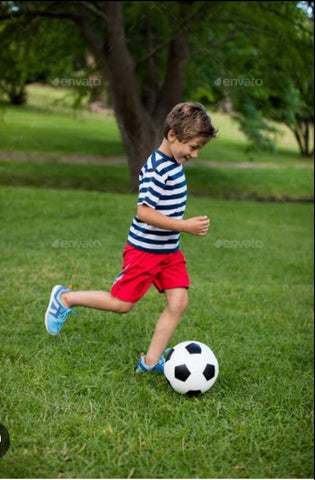 Juventus Kids/Youth Home Jersey & Shorts 2024/25