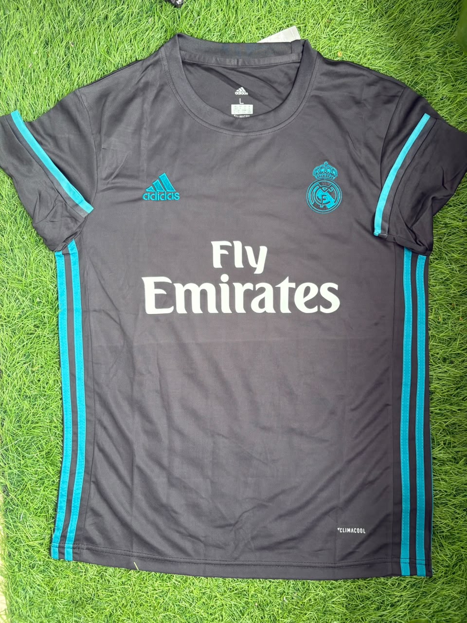 Retro Real Madrid Ronaldo Away Jersey & Shorts 2017/18
